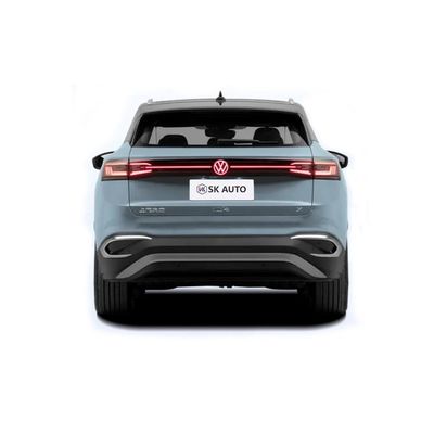 En existencia automóvil EV SUV Volkswagen ID4 X auto parqueando 600 kilómetros de gama para la familia