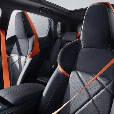 4 puertas 5 asientos Changan CS55 MÁS 2023 la gasolina de la versión 1.5T DCT de la ballena azul