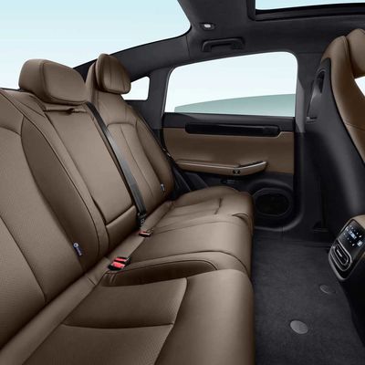 Puerta eléctrica 5 Seat de la impulsión 4 de la rueda de los sedánes dos de los 500KM Leapmotor C01 con el techo corredizo panorámico
