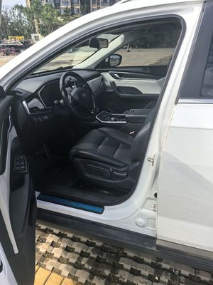 Range usado 400km 160kW SUV eléctrico Weltmeister coche de segunda mano en buen estado Bajo kilometraje Negro