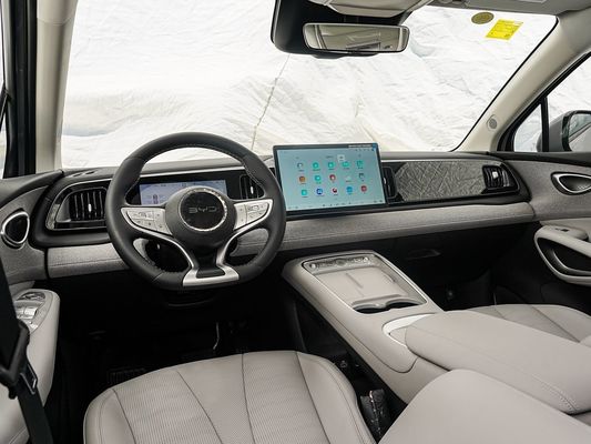 Display de pantalla táctil Características interiores 2025 Modelo BYD EV Coche con techo solar y batería de 60.9kWh Energía de carga rápida Vehículo eléctrico en venta