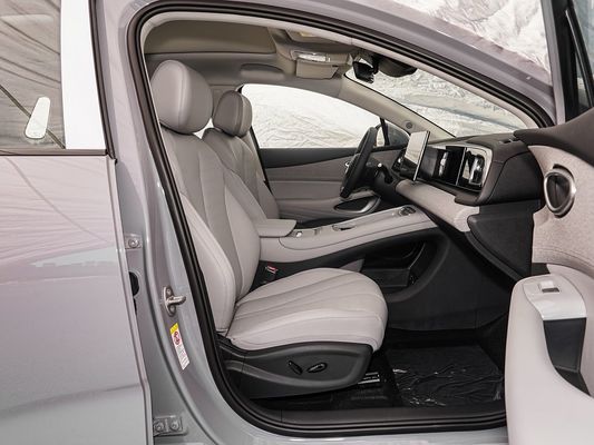 Display de pantalla táctil Características interiores 2025 Modelo BYD EV Coche con techo solar y batería de 60.9kWh Energía de carga rápida Vehículo eléctrico en venta