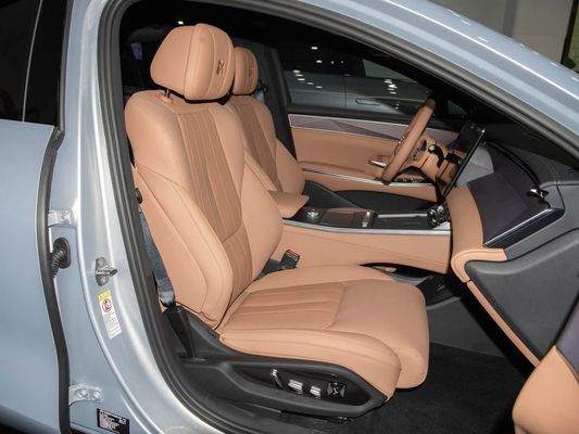 Modelo de vehículo 601km Rango de 83.2kWh Capacidad de la batería AWD Carga rápida Techo solar Alta tensión Confortable para la familia