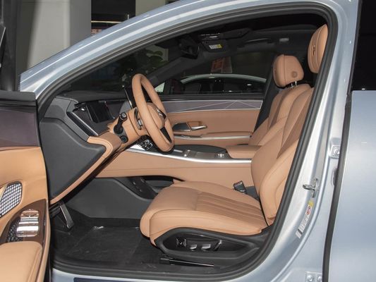 Modelo de vehículo 601km Rango de 83.2kWh Capacidad de la batería AWD Carga rápida Techo solar Alta tensión Confortable para la familia