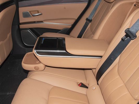 Modelo de vehículo 601km Rango de 83.2kWh Capacidad de la batería AWD Carga rápida Techo solar Alta tensión Confortable para la familia