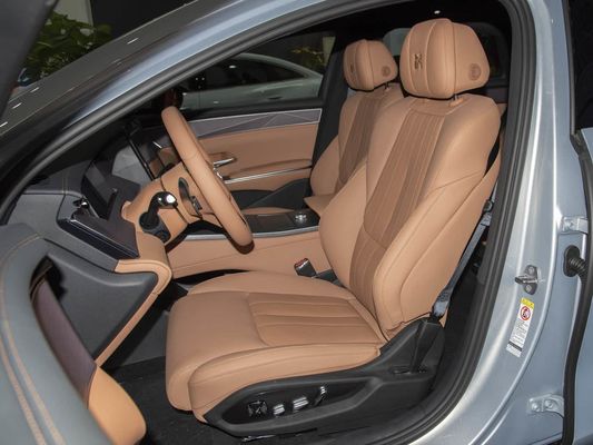 Modelo de vehículo 601km Rango de 83.2kWh Capacidad de la batería AWD Carga rápida Techo solar Alta tensión Confortable para la familia