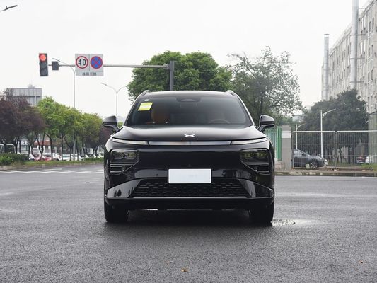 2025 Xpeng G9 SUV totalmente eléctrico 93.1kWh Capacidad de batería 423kW Máxima potencia del motor 680km Largo alcance y carga rápida con techo solar