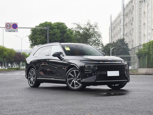 2025 Xpeng G9 SUV totalmente eléctrico 93.1kWh Capacidad de batería 423kW Máxima potencia del motor 680km Largo alcance y carga rápida con techo solar
