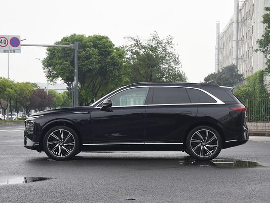 2025 Xpeng G9 SUV totalmente eléctrico 93.1kWh Capacidad de batería 423kW Máxima potencia del motor 680km Largo alcance y carga rápida con techo solar