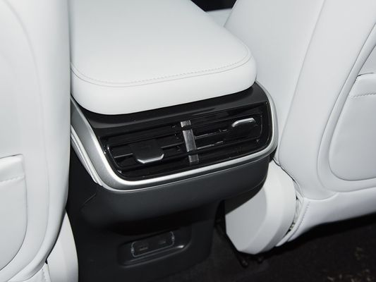 2025 Xpeng G9 SUV totalmente eléctrico 93.1kWh Capacidad de batería 423kW Máxima potencia del motor 680km Largo alcance y carga rápida con techo solar