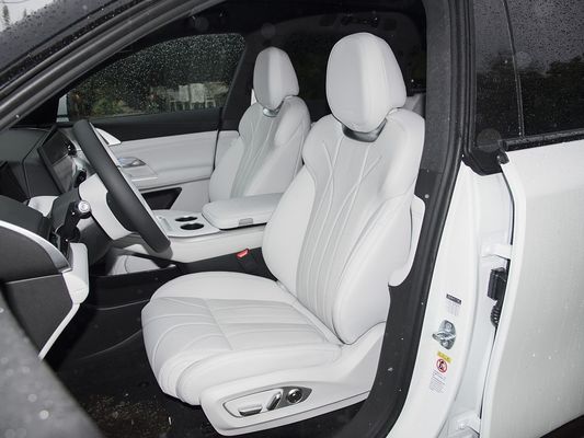 2025 Xpeng G9 SUV totalmente eléctrico 93.1kWh Capacidad de batería 423kW Máxima potencia del motor 680km Largo alcance y carga rápida con techo solar