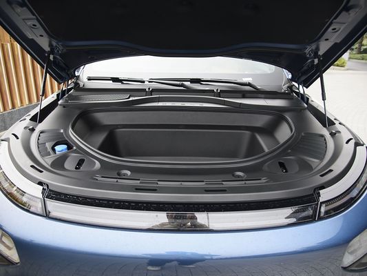 2025 Xpeng G9 SUV totalmente eléctrico 93.1kWh Capacidad de batería 423kW Máxima potencia del motor 680km Largo alcance y carga rápida con techo solar