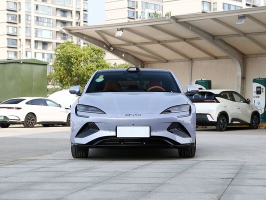 2025 BYD Vehículo eléctrico sello EV Smart Modelo 650KM Largo alcance 80.64kWh Batería de carga rápida Venta caliente con techo solar
