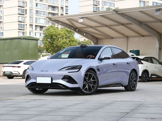 2025 BYD Vehículo eléctrico sello EV Smart Modelo 650KM Largo alcance 80.64kWh Batería de carga rápida Venta caliente con techo solar