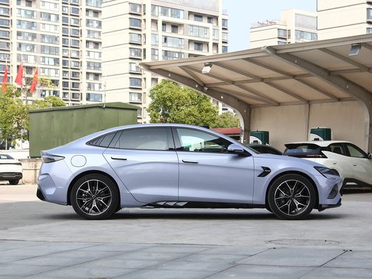 2025 BYD Vehículo eléctrico sello EV Smart Modelo 650KM Largo alcance 80.64kWh Batería de carga rápida Venta caliente con techo solar
