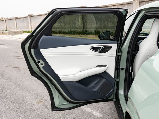 2025 BYD Sello del vehículo eléctrico 06GT Tiempo de carga rápida de 0.33 Hrs y rendimiento Largo alcance 550KM Batería grande con techo solar para la familia